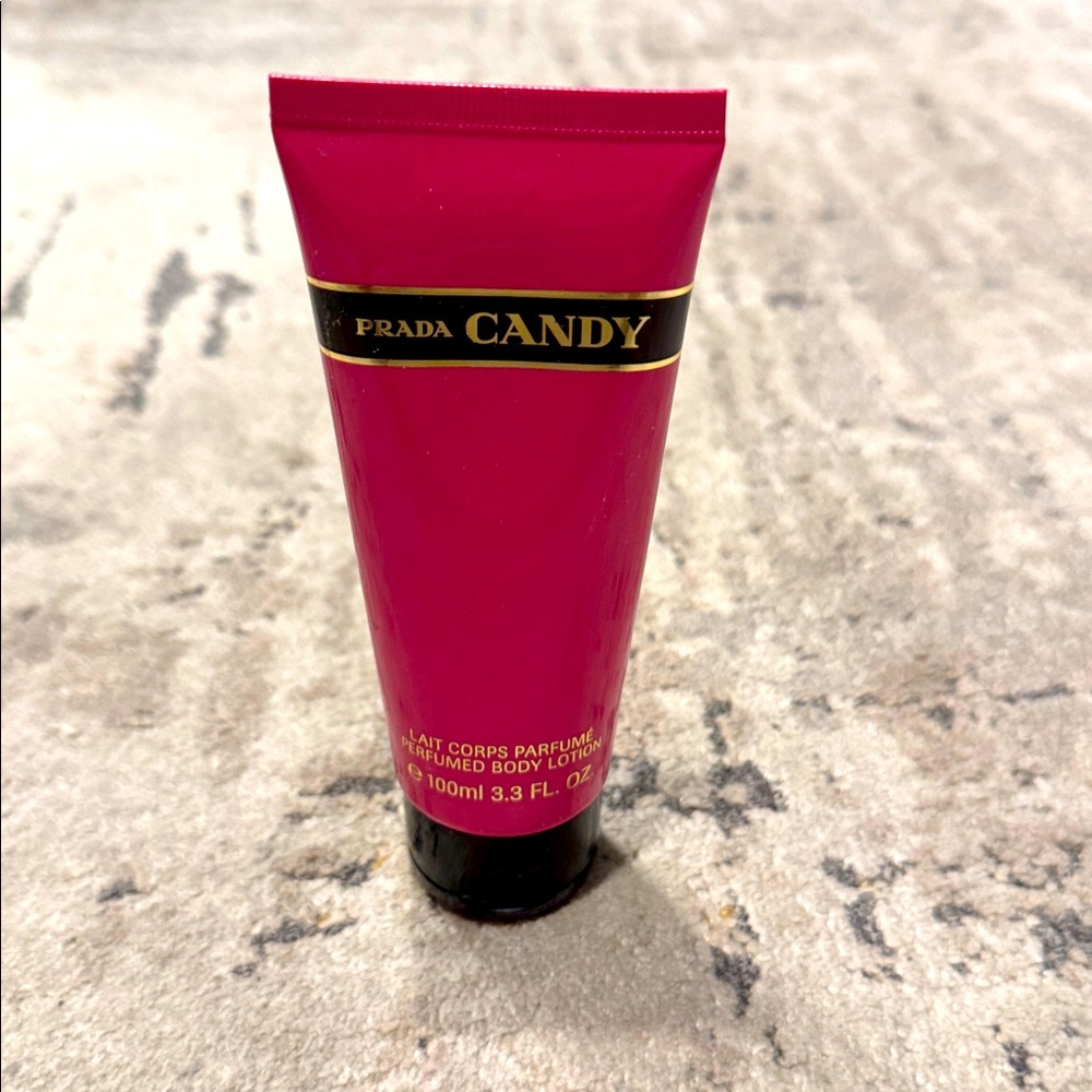 Prada Candy Perfumed Body Lotion 100ml 
Lait Corps Parfumé
Brand New